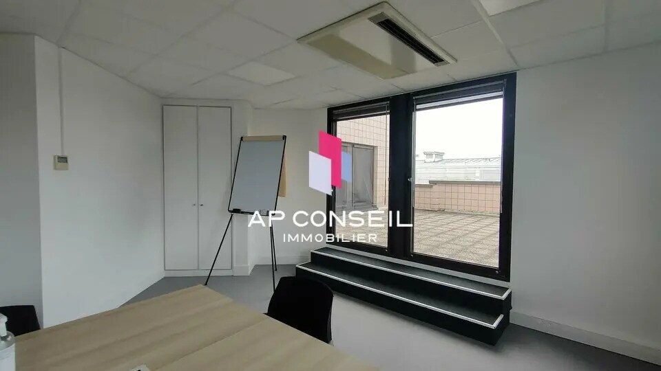 Bureau dans Montigny-le-Bretonneux à louer - Photo du bâtiment - Image 2 de 7