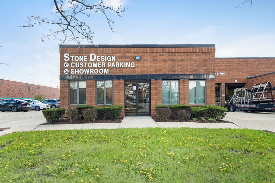 551 Mitchell Ct, Glendale Heights, IL for sale - Building Photo - Image 1 of 40