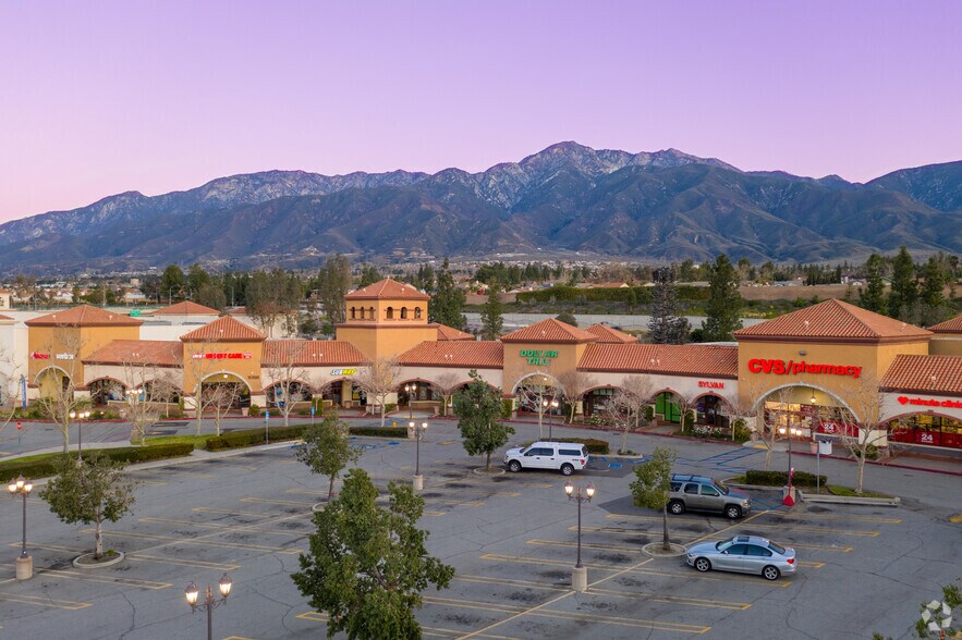 11398-11438 Kenyon Way, Rancho Cucamonga, CA à louer - Photo du bâtiment - Image 2 de 17