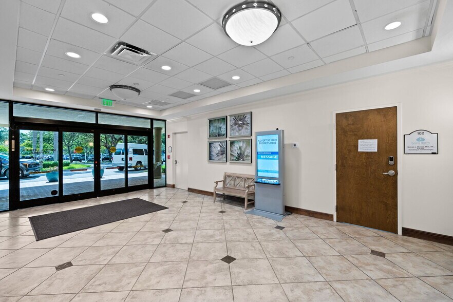 9970 S Central Park Blvd, Boca Raton, FL à louer - Hall d’entrée - Image 2 de 17