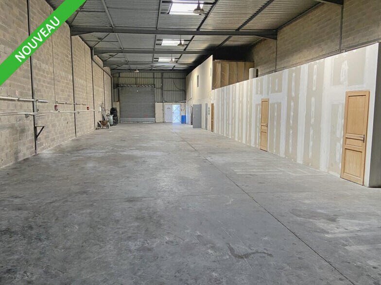 Industrial in Rognac for lease - Building Photo - Image 2 of 3