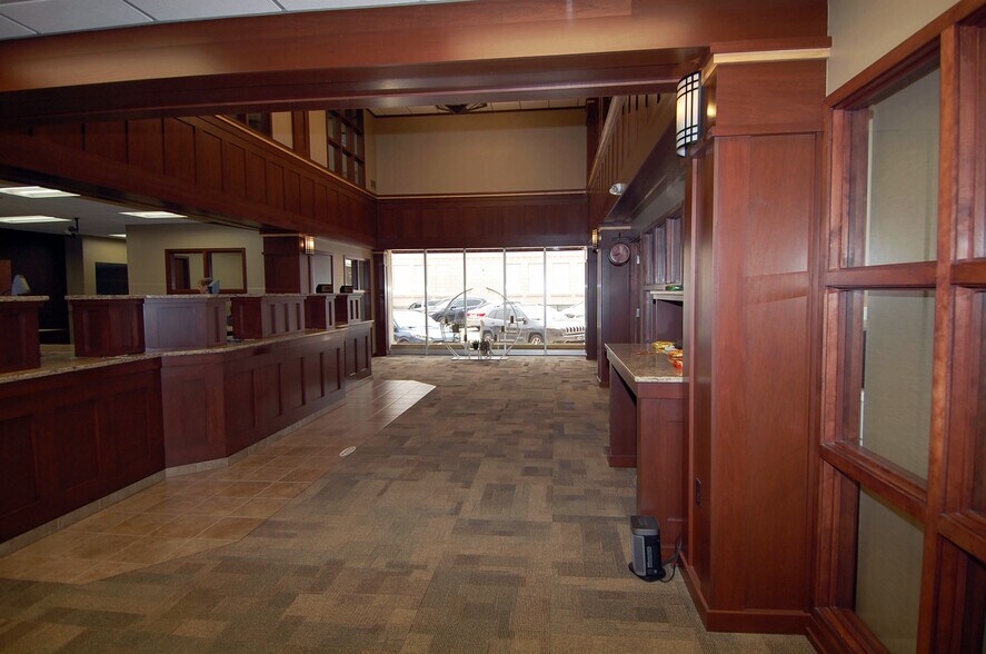 102 E Main St, Washington, IA for sale - Interior Photo - Image 3 of 16