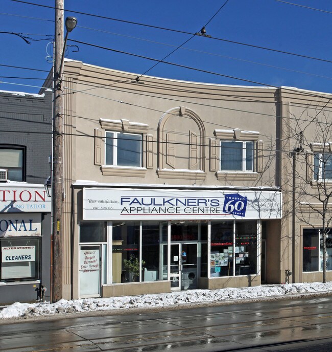 Plus de détails pour 2882 Lake Shore Blvd W, Toronto, ON - Commerce de détail à louer