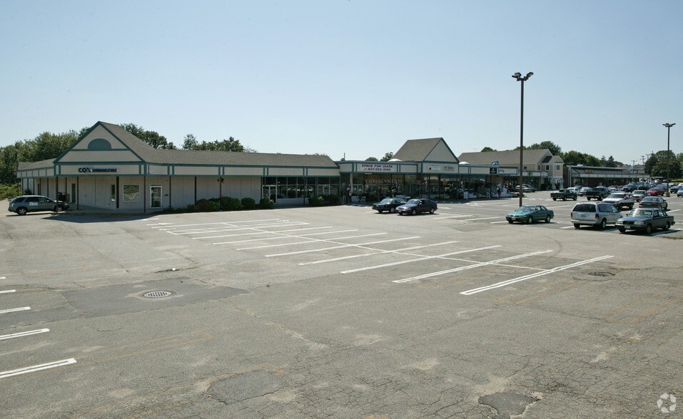 6-36 Gooding Ave, Bristol, RI à louer - Photo du bâtiment - Image 3 de 10