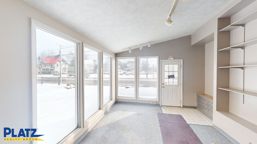 1528 Mahoning Ave, Youngstown, OH à vendre - Photo du bâtiment - Image 2 de 13