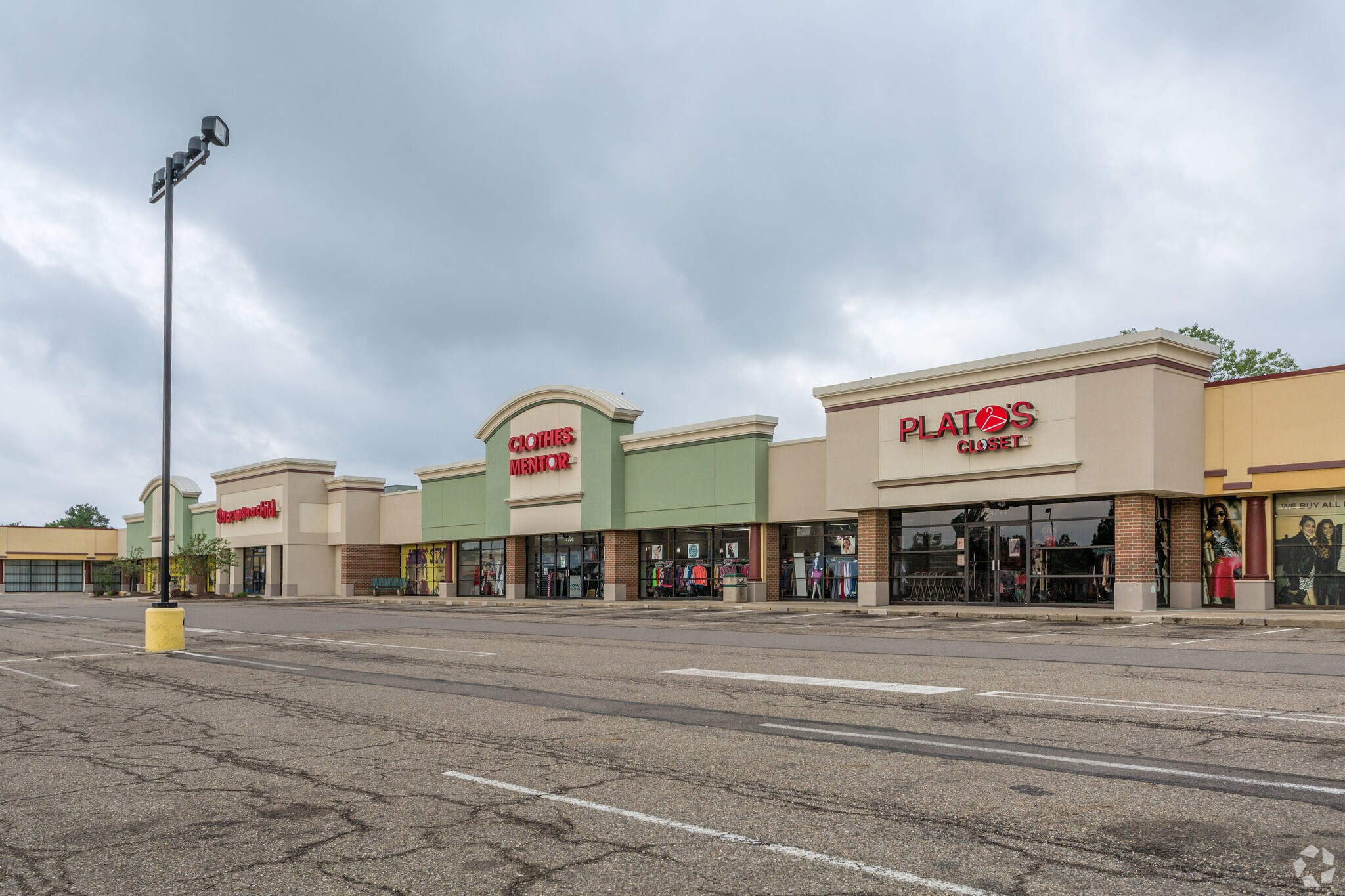 4695-4725 Dressler Rd NW, Canton, OH for lease Primary Photo- Image 1 of 8