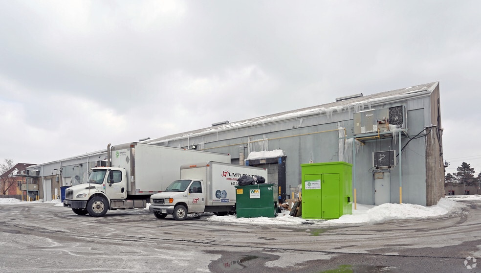 4100 Chesswood Dr, Toronto, ON for lease - Building Photo - Image 3 of 8