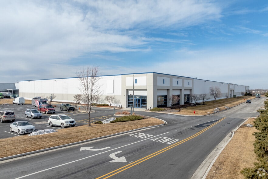 9500 W 55th St, McCook, IL for lease - Building Photo - Image 2 of 5