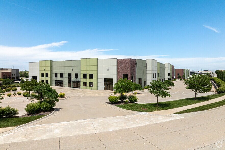 2620 NE McBaine Dr, Lee's Summit, MO à vendre - Photo du bâtiment - Image 2 de 9