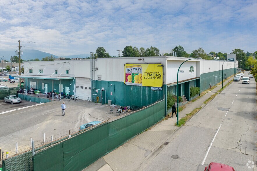 875-925 Terminal Ave, Vancouver, BC à vendre - Photo principale - Image 1 de 1