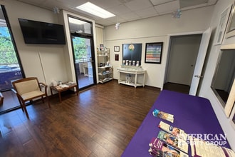 3920 Bee Ridge Rd, Sarasota, FL for lease Interior Photo- Image 2 of 14