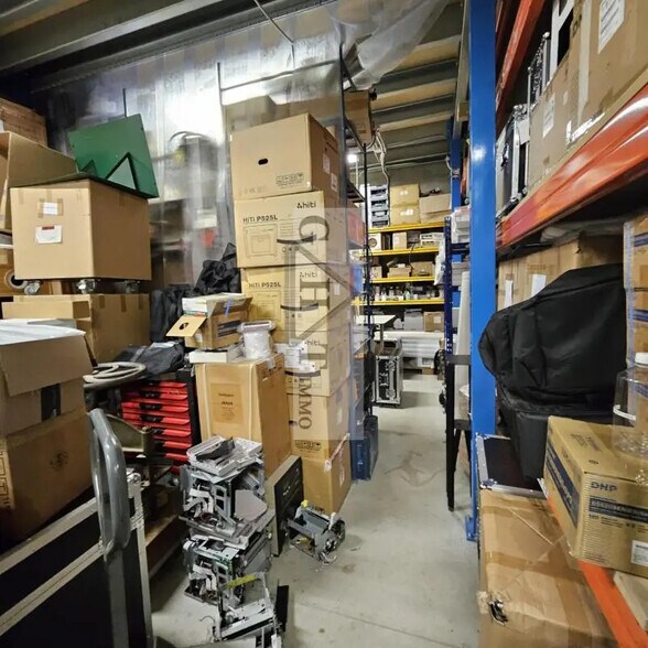 Industrial in Lieusaint for lease - Interior Photo - Image 3 of 9
