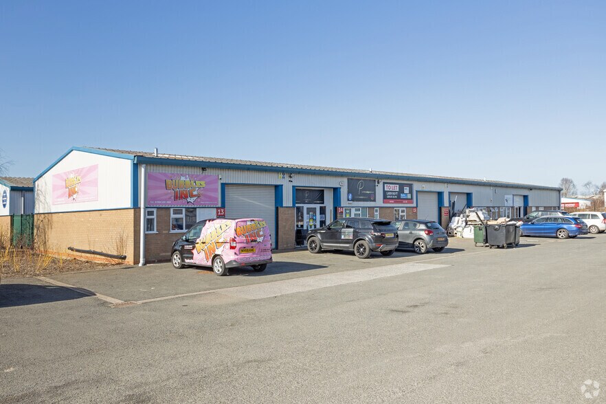 Auster Rd, York à louer - Photo du bâtiment - Image 2 de 4