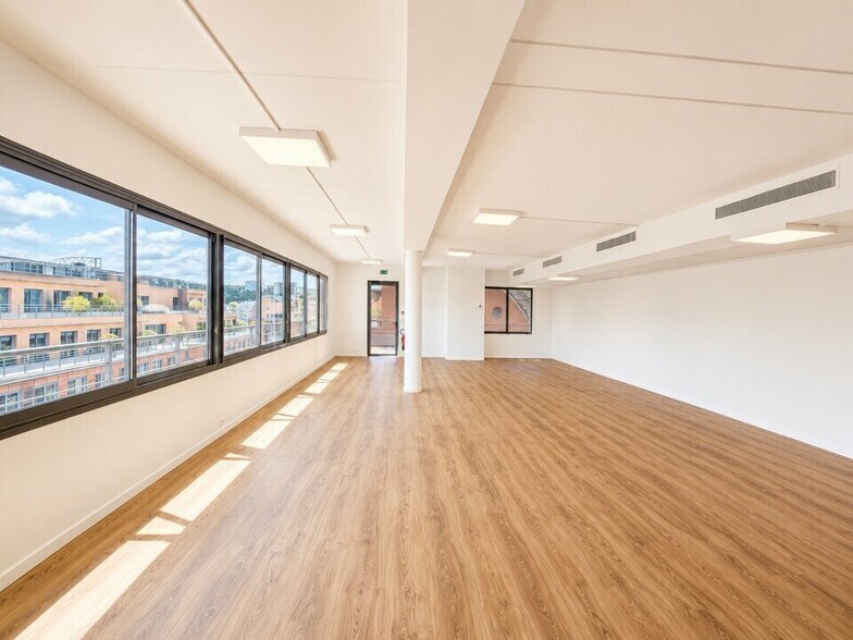 34 Quai Charles De Gaulle, Lyon for lease - Interior Photo - Image 1 of 4