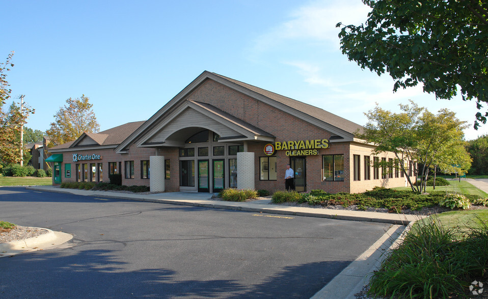 1575 W Grand River Ave, Okemos, MI for lease - Building Photo - Image 1 of 1