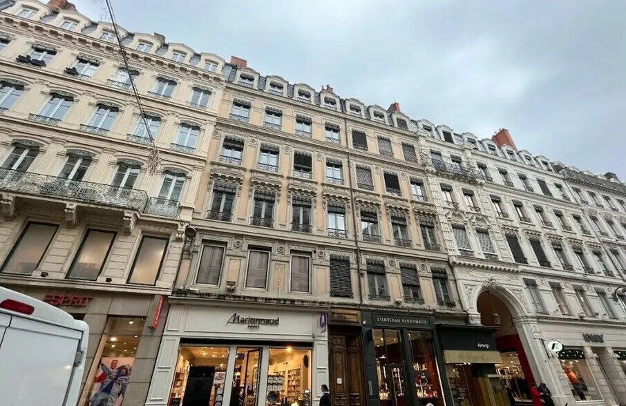 Bureau dans Lyon à louer - Photo du bâtiment - Image 1 de 11