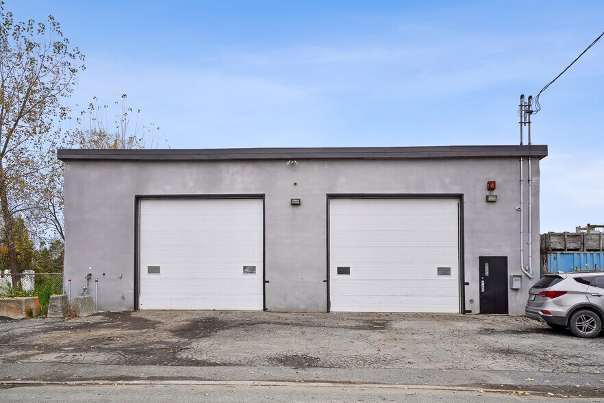 290 Rue Quinlan, Montréal, QC à vendre - Photo du bâtiment - Image 1 de 13