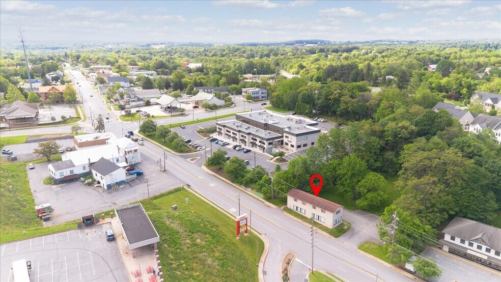 104 W Ridgeville Blvd, Mount Airy, MD à vendre - Photo du bâtiment - Image 2 de 13