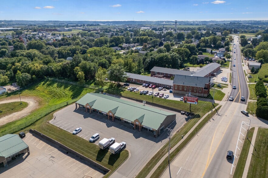 4867 Asbury Rd, Dubuque, IA à louer - Photo du bâtiment - Image 2 de 3