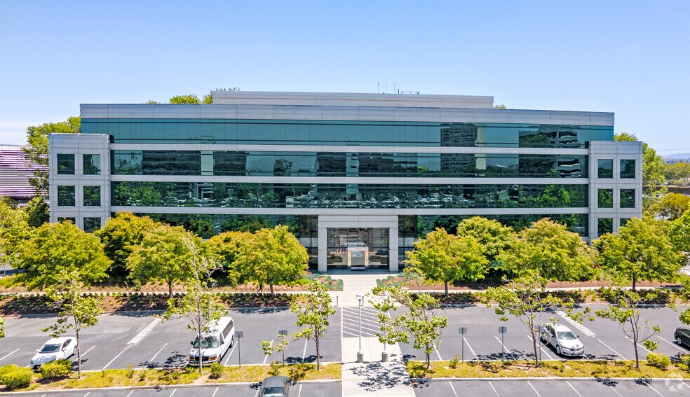 555 Airport Blvd, Burlingame, CA à louer - Photo du bâtiment - Image 2 de 4