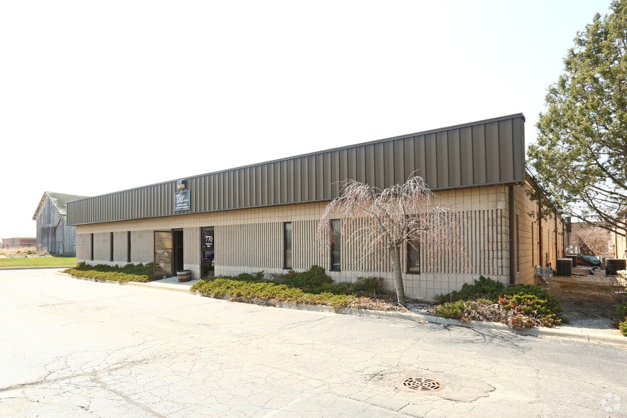760 Woodland Dr, Saline, MI à louer - Photo du bâtiment - Image 2 de 19