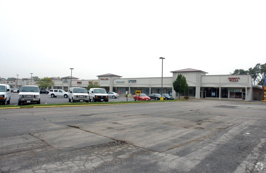 500-558 E North Ave, Glendale Heights, IL à louer - Photo du bâtiment - Image 2 de 9