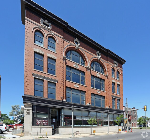 611 W National Ave, Milwaukee, WI à louer - Photo du bâtiment - Image 3 de 12