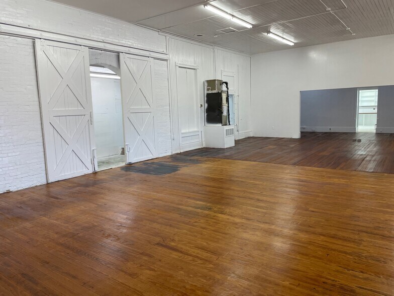 200-232 W New Braunfels St, Seguin, TX à louer - Photo du bâtiment - Image 3 de 22