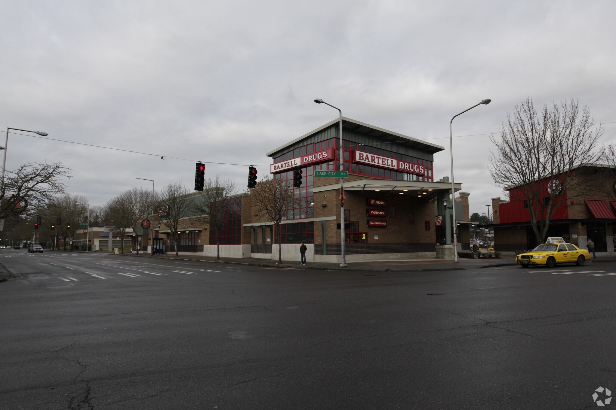Lake City Way NE, Seattle, WA for lease Primary Photo- Image 1 of 3
