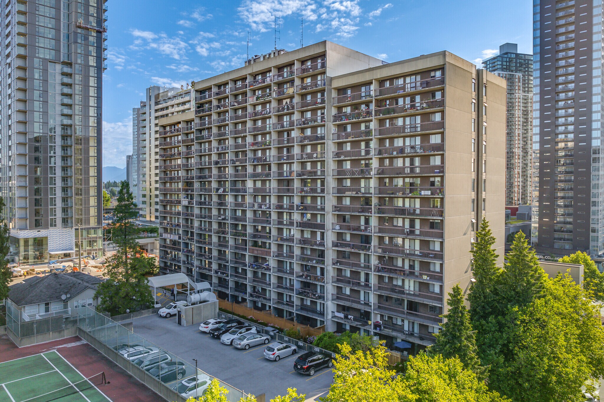 9835 King George Hwy, Surrey, BC à vendre Photo principale- Image 1 de 1