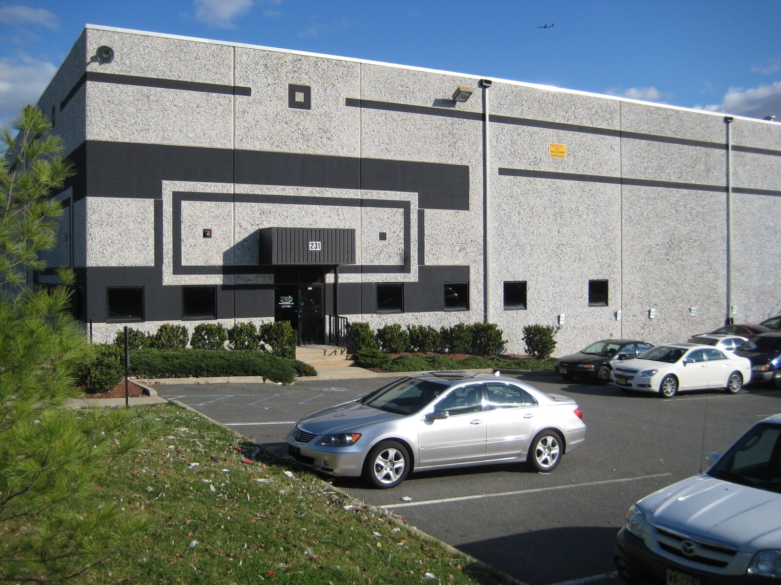 401-500 Mill Rd, Edison, NJ for lease Primary Photo- Image 1 of 2