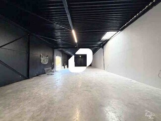 Plus de détails pour 35 Rue François Mittérrand, Auvers-sur-Oise - Local d'activités à louer
