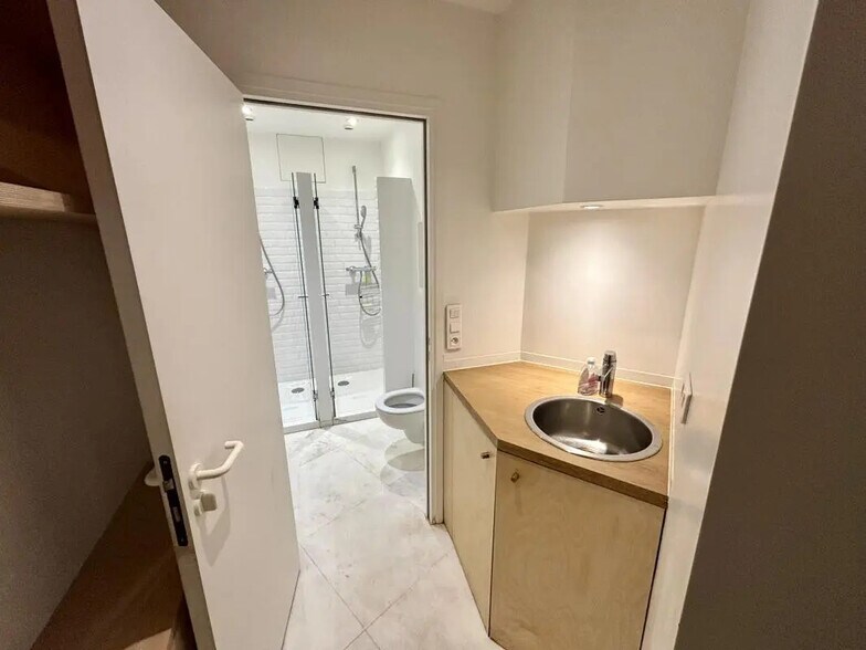 Bureau dans Paris à vendre - Photo du bâtiment - Image 3 de 6