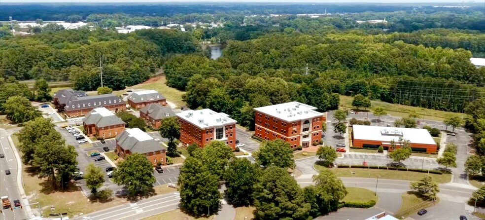 582 Lynnhaven Pky, Virginia Beach, VA à louer - Photo du bâtiment - Image 3 de 16