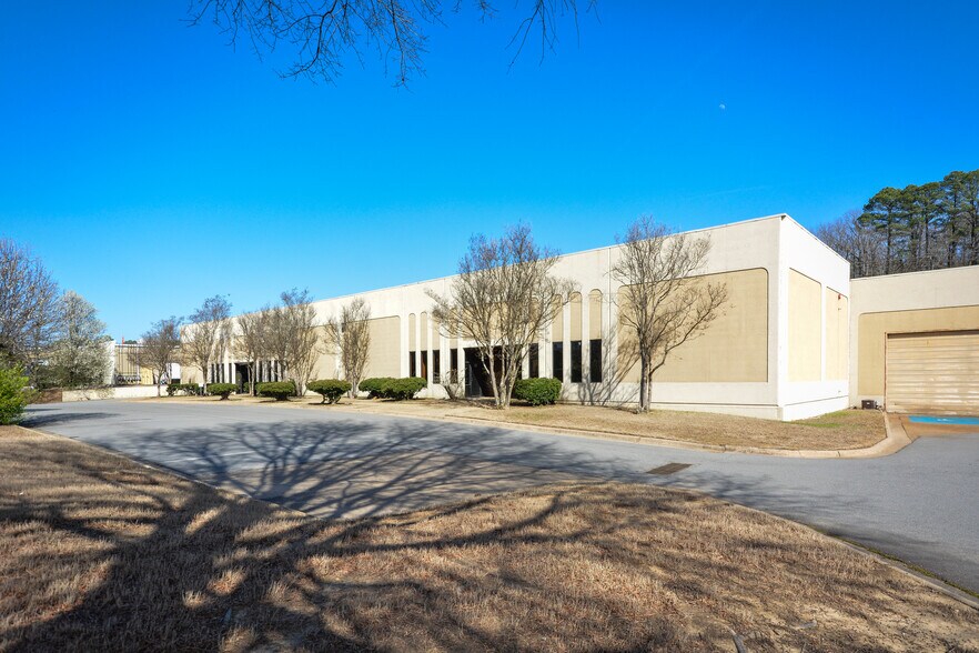 1501 Westpark Dr, Little Rock, AR à louer - Photo du bâtiment - Image 2 de 8