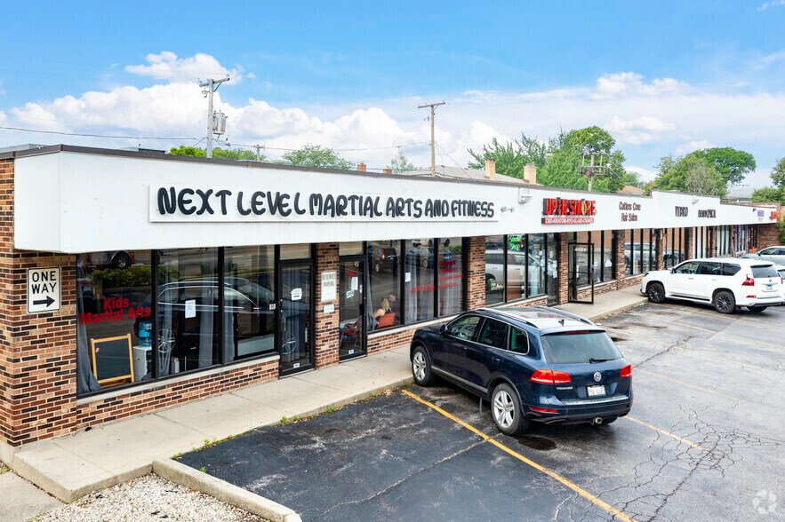 4033-4049 Oakton St, Skokie, IL à louer - Photo du bâtiment - Image 1 de 5