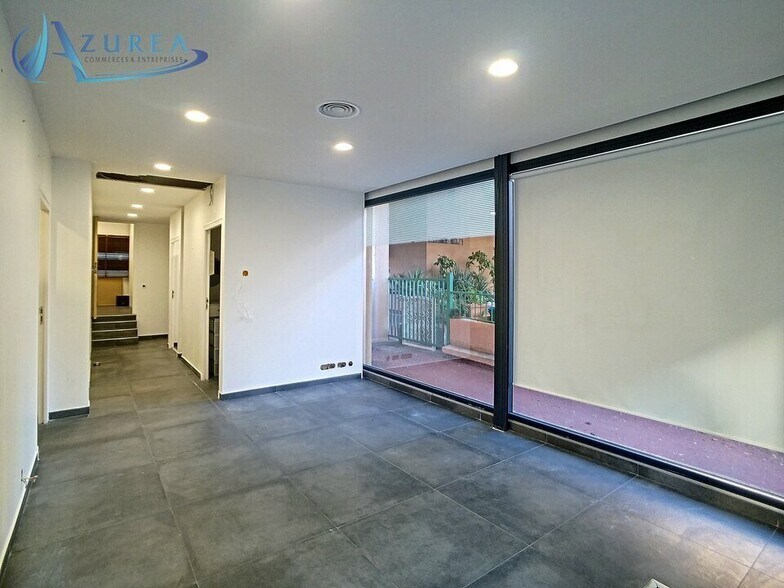 Retail in Nice for sale - Interior Photo - Image 3 of 5