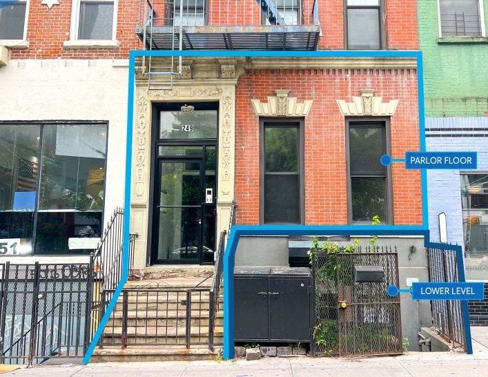 249 E Houston St, New York, NY à louer - Photo du bâtiment - Image 1 de 1