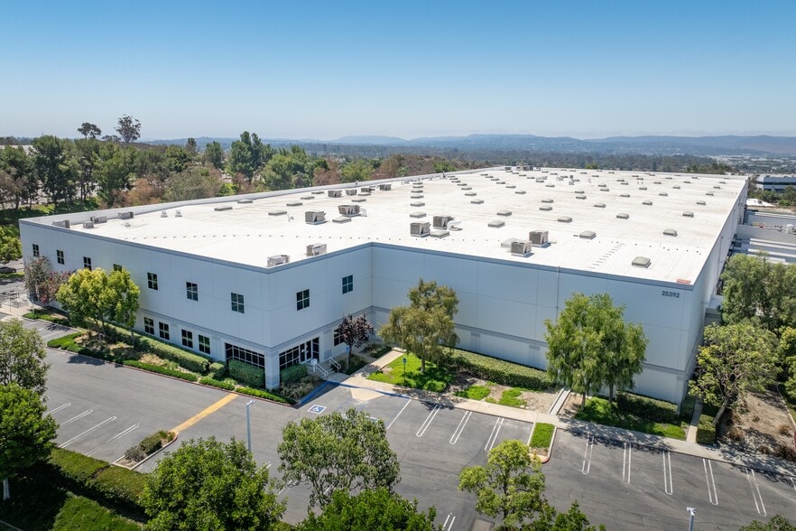 25392 Commercentre Dr, Lake Forest, CA for lease - Building Photo - Image 2 of 4