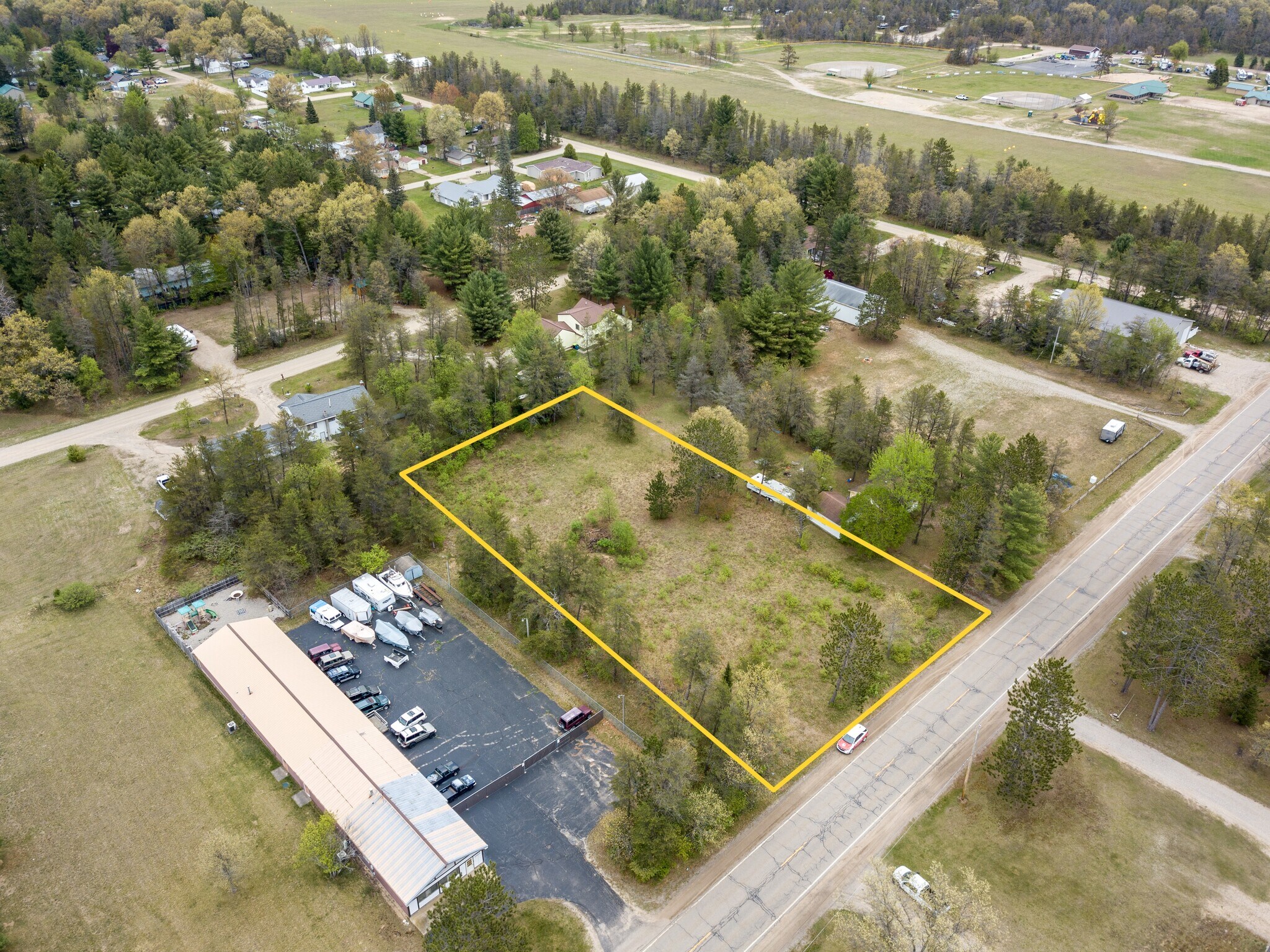 10153 E Airport Rd, Saint Helen, MI à vendre Photo du bâtiment- Image 1 de 11