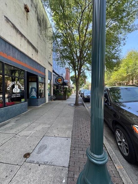 519 S Elm St, Greensboro, NC à vendre - Photo du bâtiment - Image 2 de 5