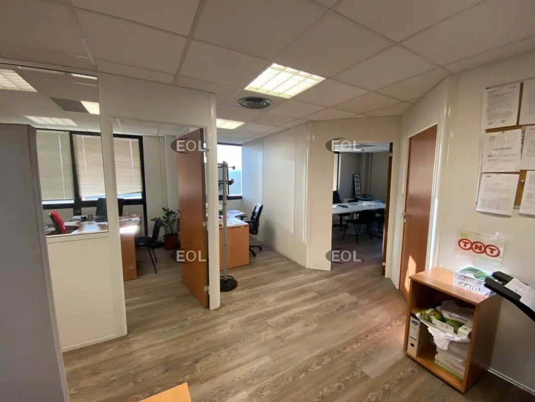 Office in Vitrolles for lease Interior Photo- Image 1 of 13
