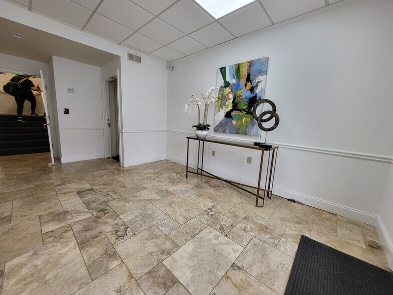 1215 Hightower Trl, Atlanta, GA à louer - Photo du bâtiment - Image 3 de 16