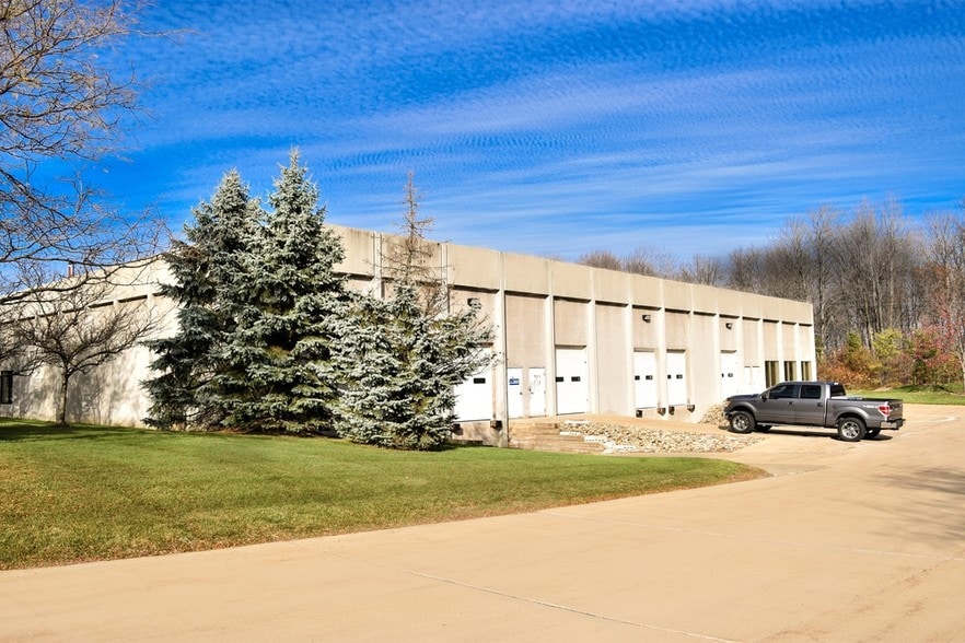 2241 Pinnacle Pky, Twinsburg, OH for sale - Building Photo - Image 2 of 4