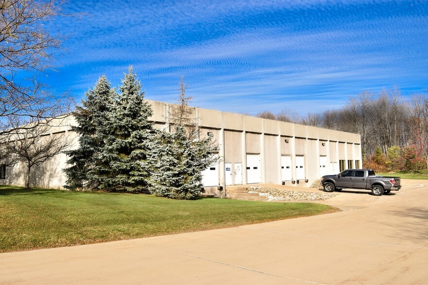 2241 Pinnacle Pky, Twinsburg, OH à vendre - Photo du bâtiment - Image 2 de 4