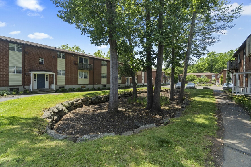 162-164 Coe Ave, East Haven, CT for sale - Building Photo - Image 1 of 23