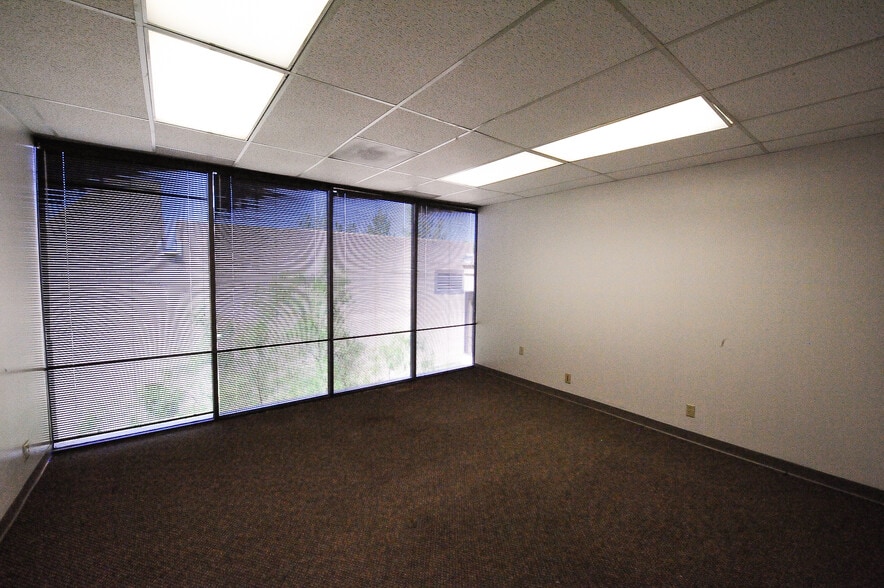 4171 N Mesa St, El Paso, TX à louer - Photo intérieure - Image 2 de 4