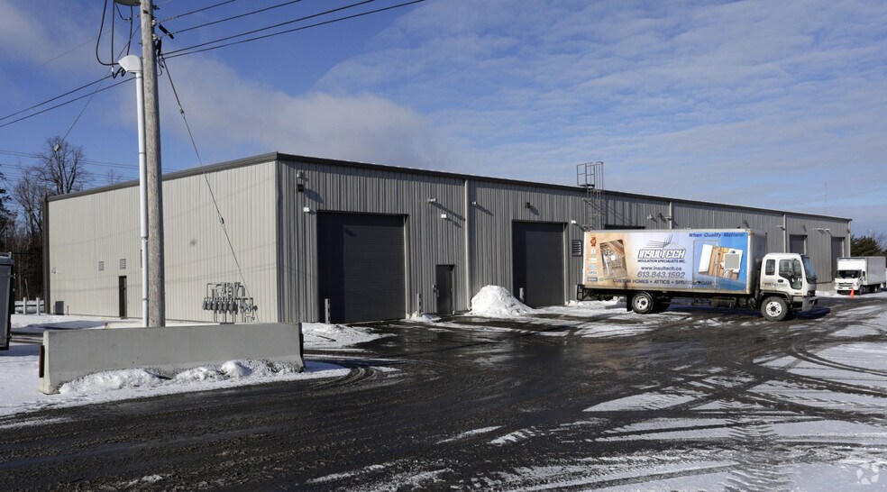 1035 Moodie Dr, Nepean, ON à louer - Photo du bâtiment - Image 2 de 3