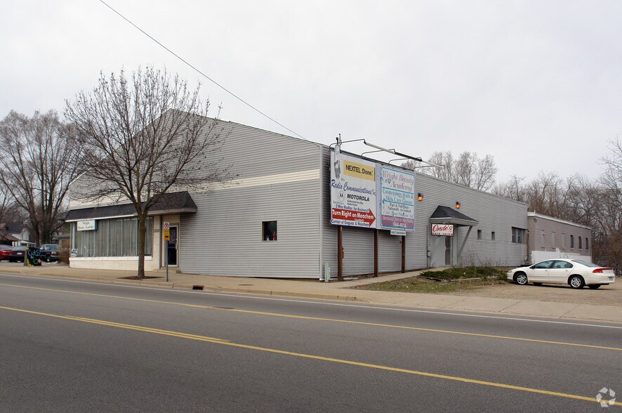 492 Capital Ave SW, Battle Creek, MI à vendre - Photo du bâtiment - Image 2 de 10