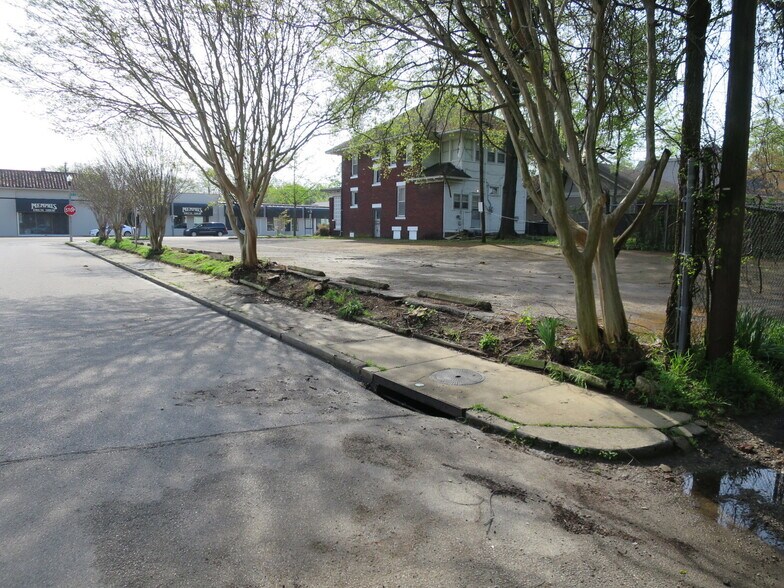 871 S Cooper St, Memphis, TN à louer - Photo du bâtiment - Image 3 de 11